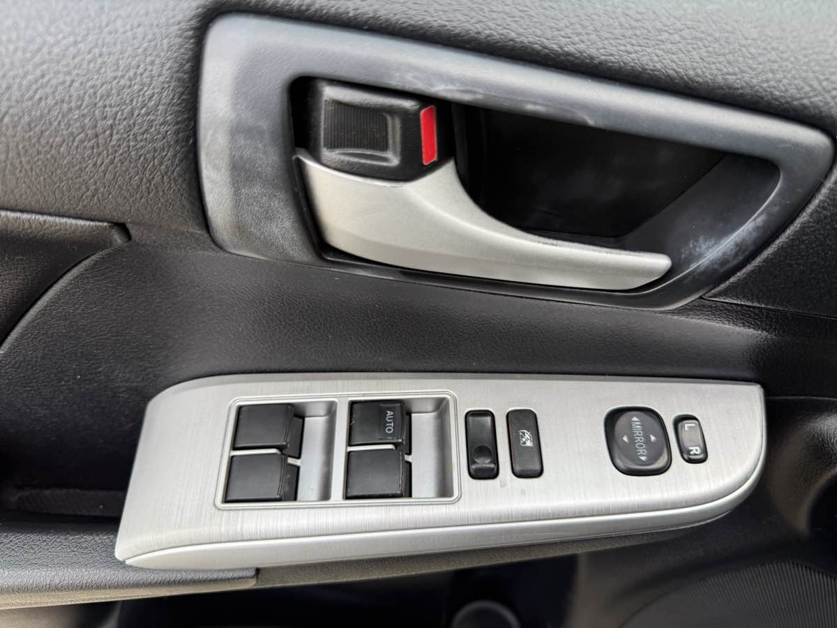 2014 Toyota Camry SE - Photo 7