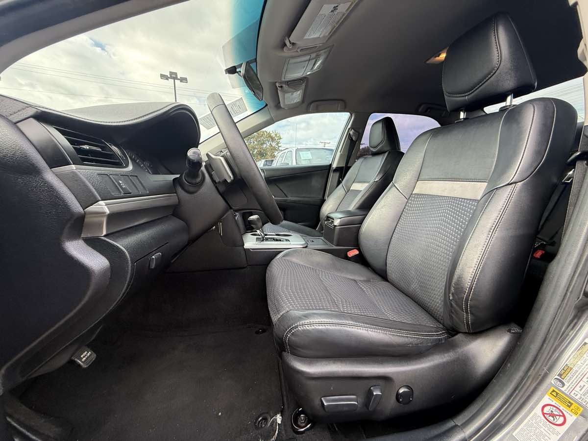 2014 Toyota Camry SE - Photo 9