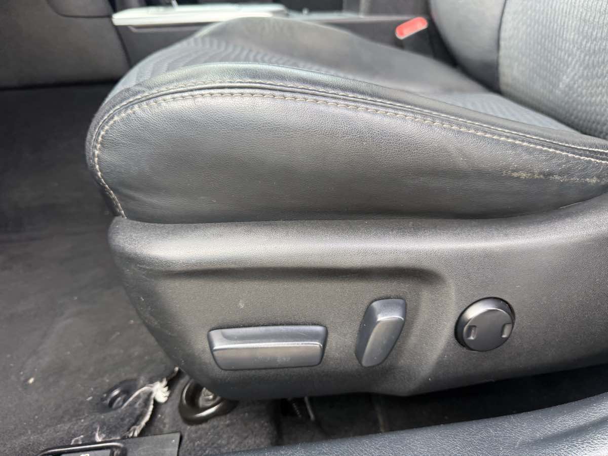 2014 Toyota Camry SE - Photo 10