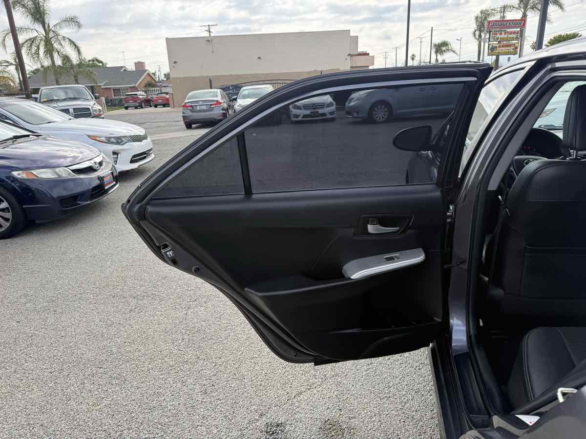 2014 Toyota Camry SE - Photo 15