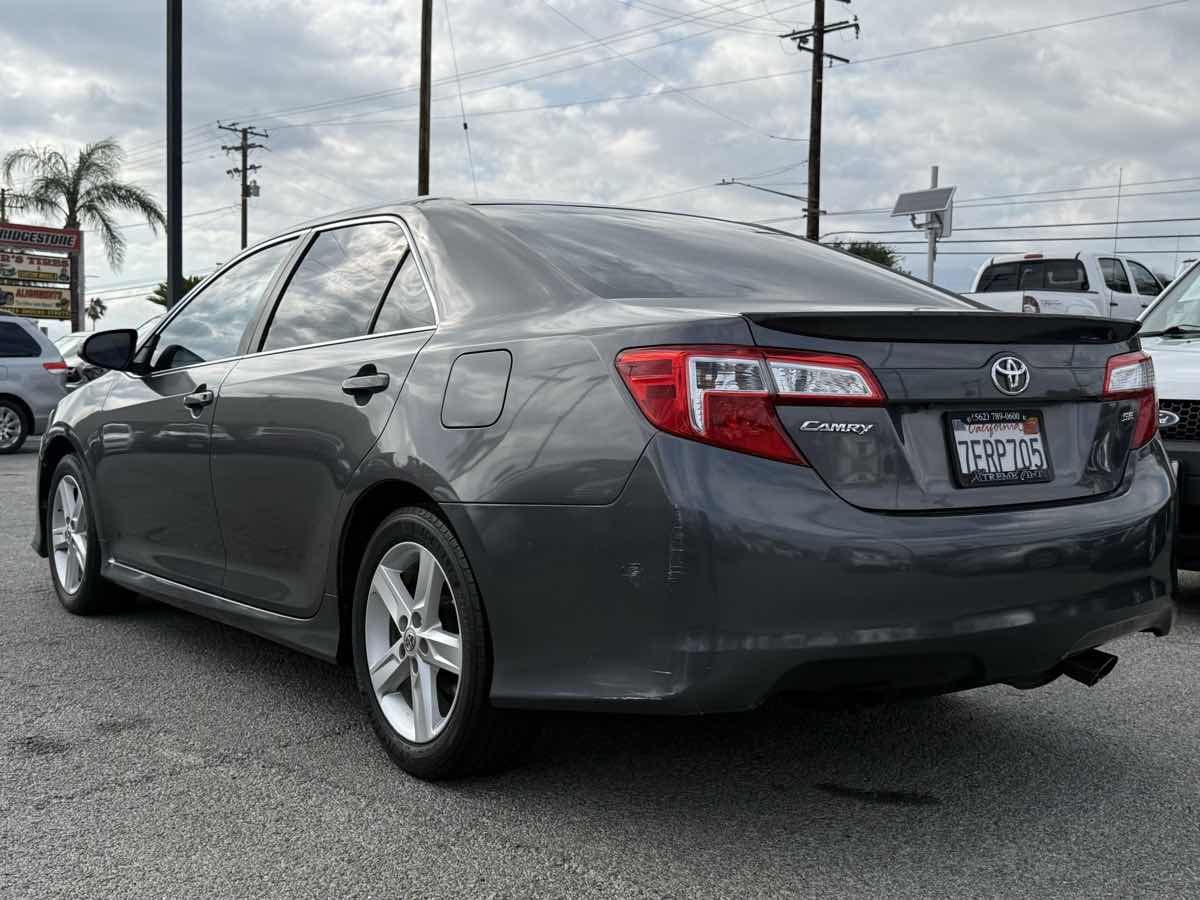 2014 Toyota Camry SE - Photo 19