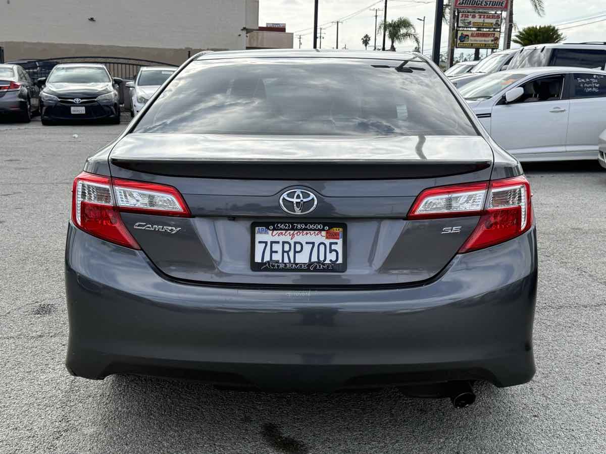 2014 Toyota Camry SE - Photo 20