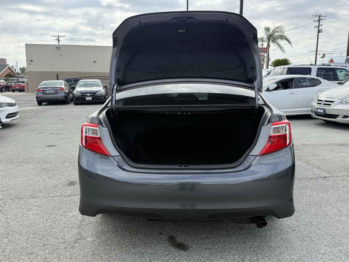 2014 Toyota Camry SE - Photo 21