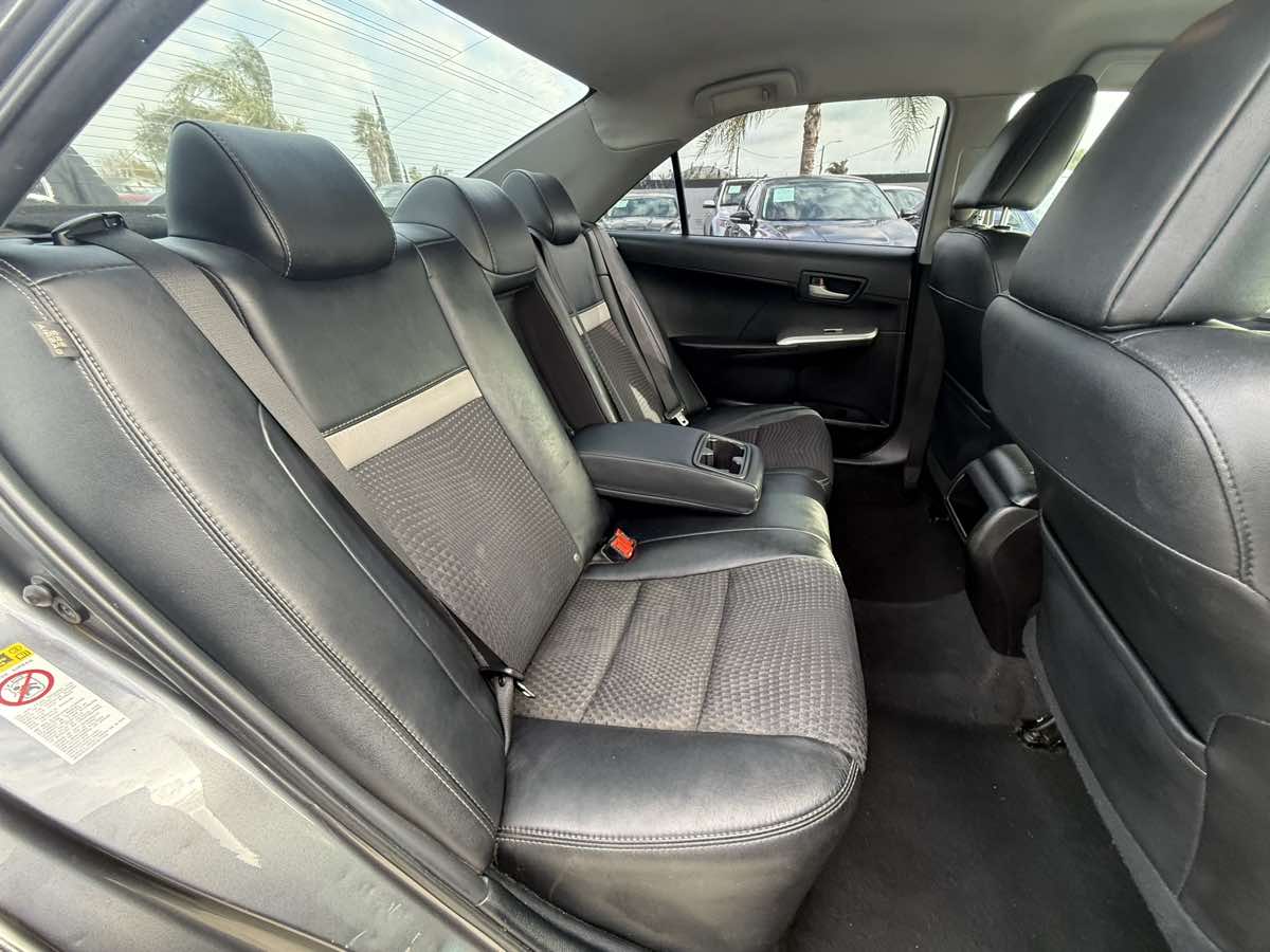 2014 Toyota Camry SE - Photo 33