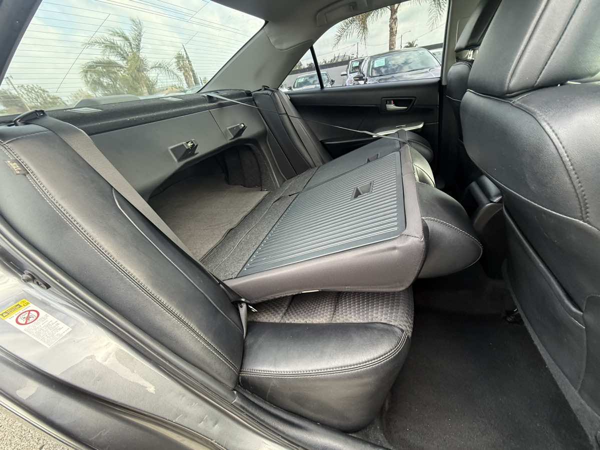 2014 Toyota Camry SE - Photo 34