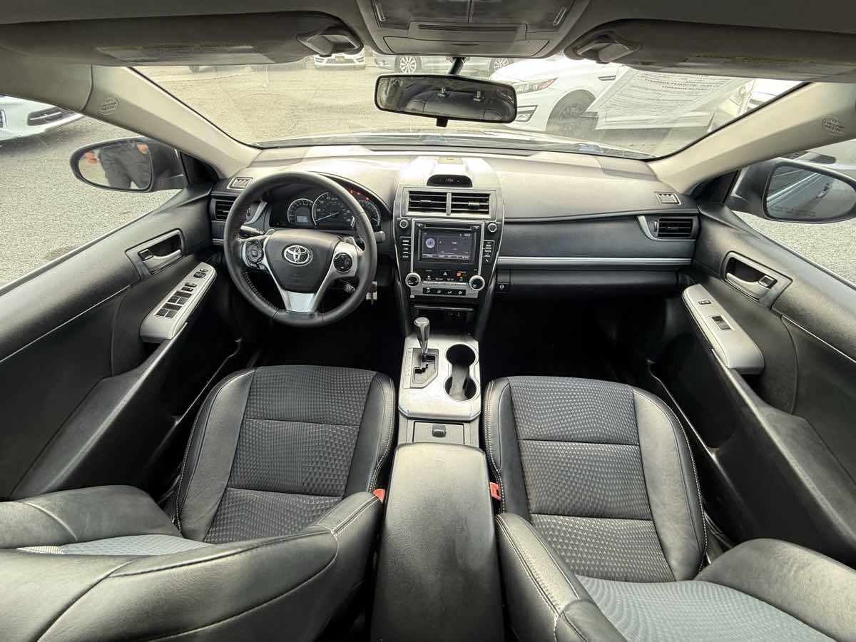 2014 Toyota Camry SE - Photo 37