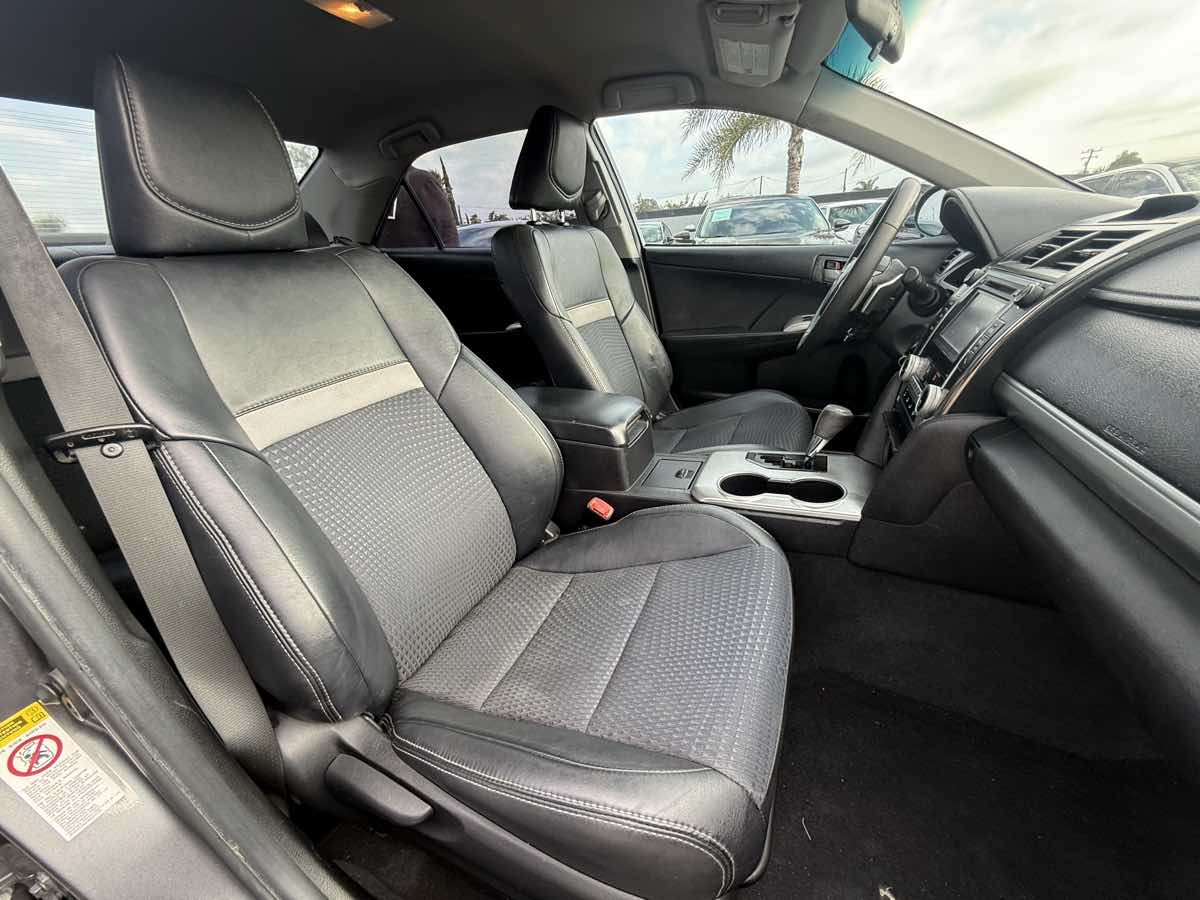 2014 Toyota Camry SE - Photo 39