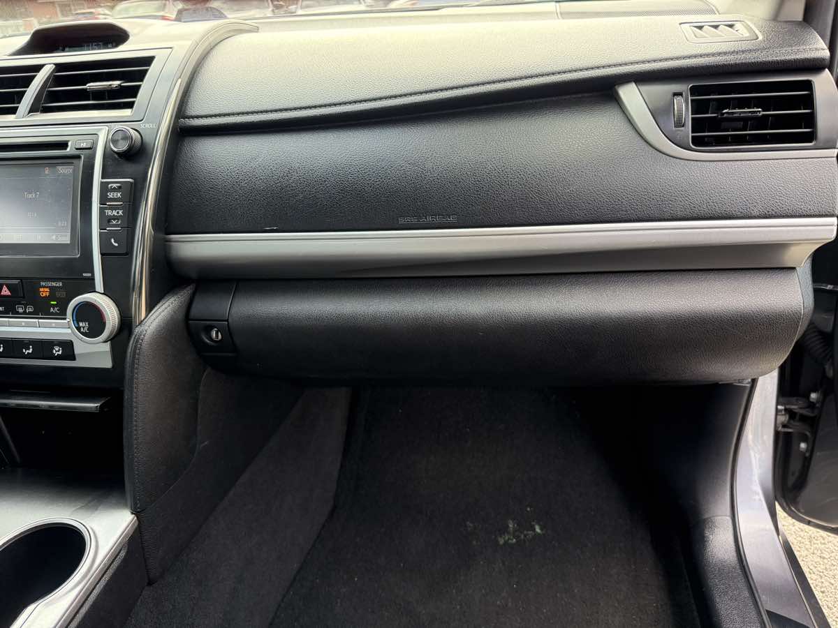 2014 Toyota Camry SE - Photo 41
