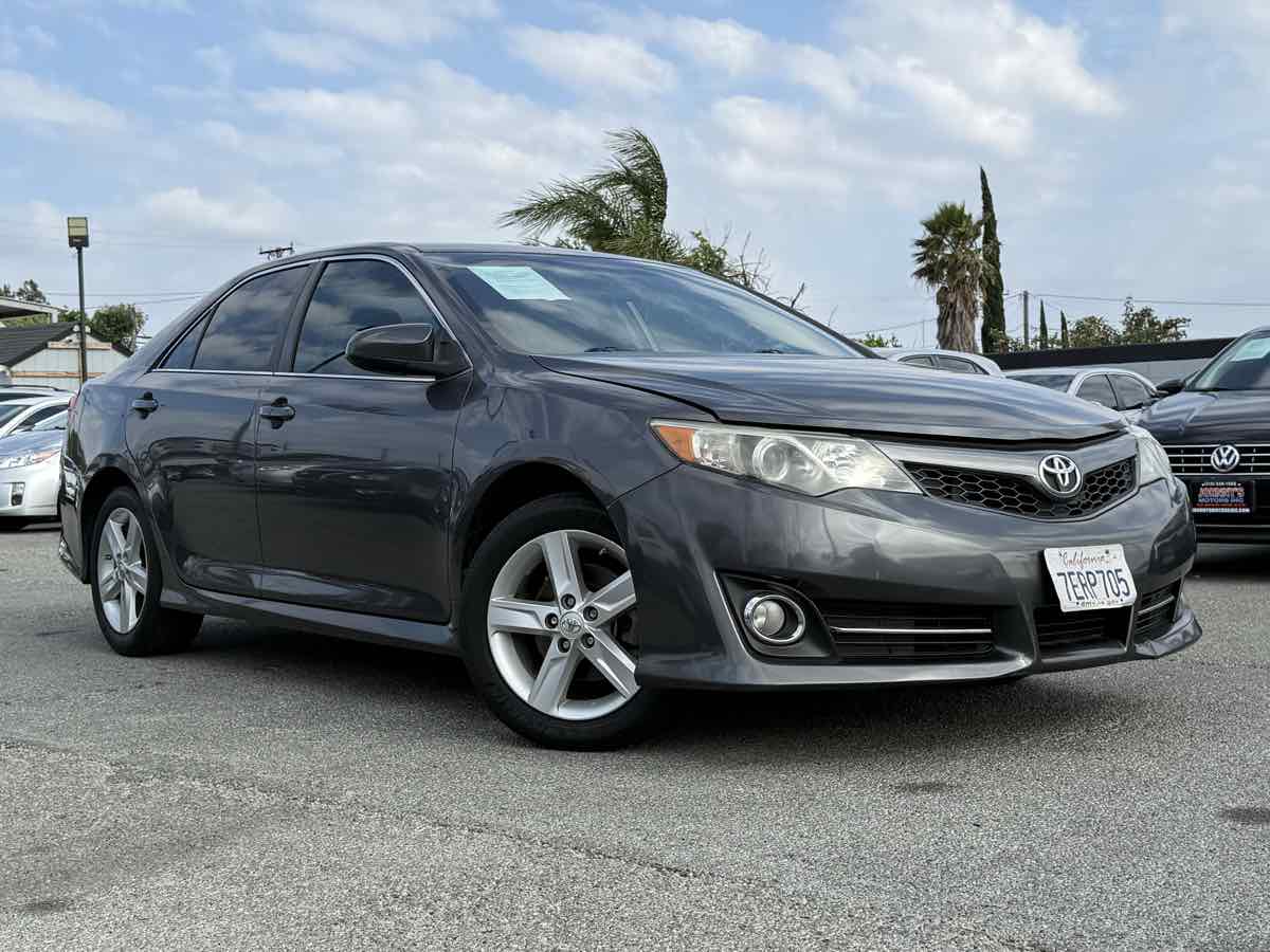 2014 Toyota Camry SE - Photo 46