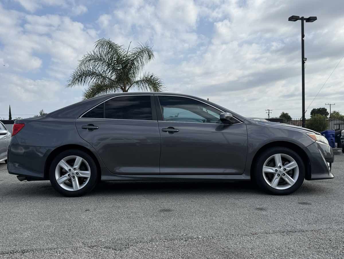 2014 Toyota Camry SE - Photo 47
