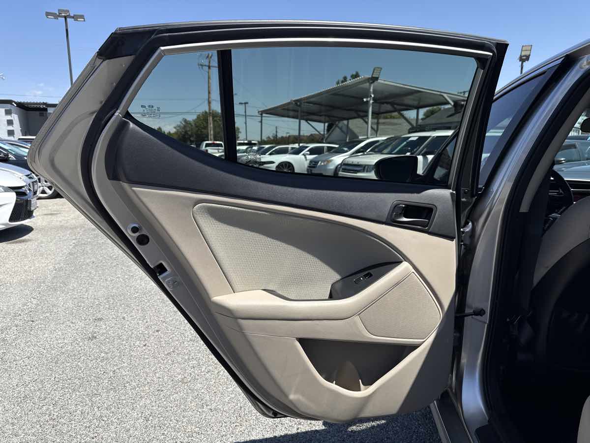 2015 Kia Optima LX - Photo 10