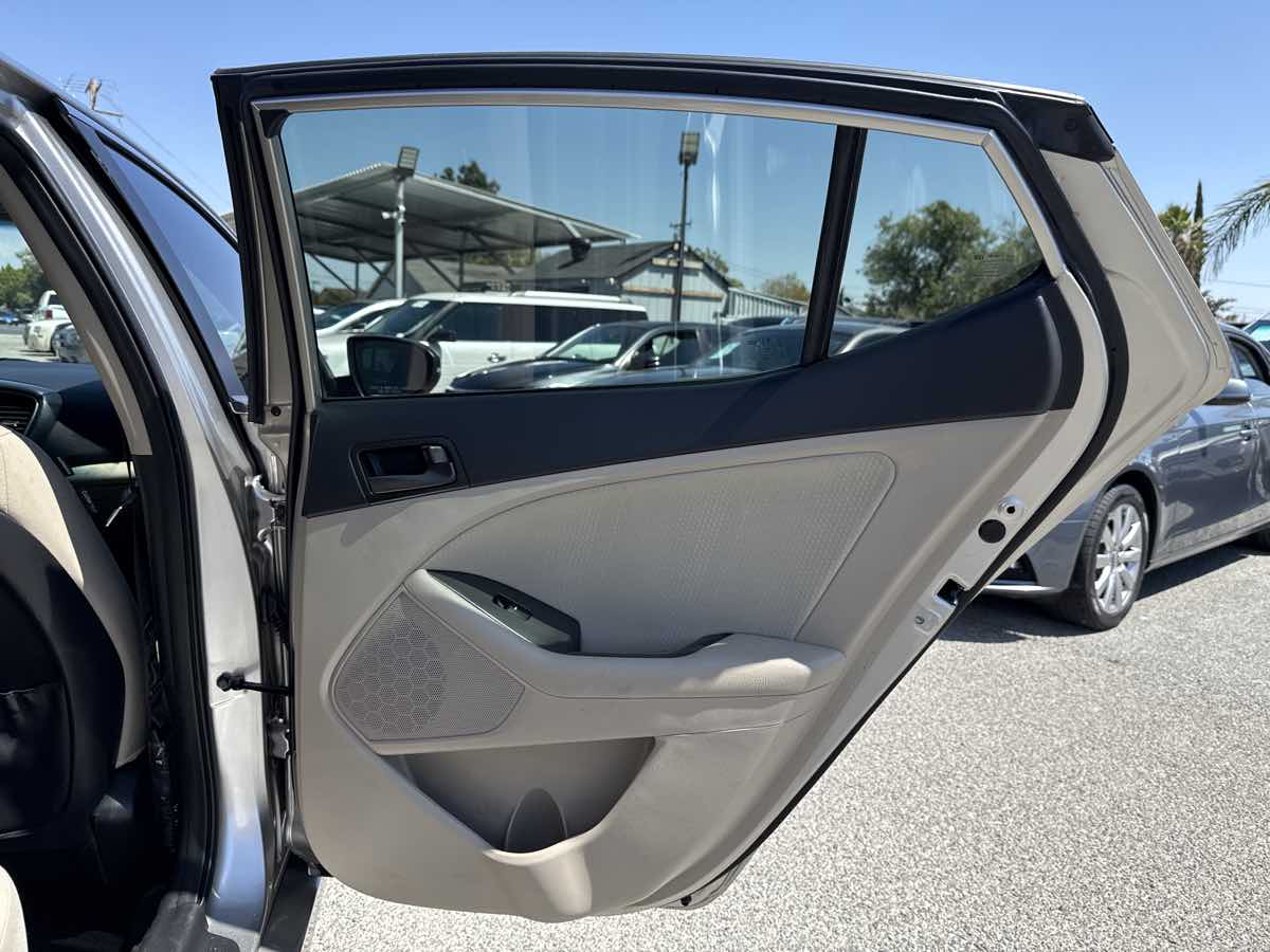 2015 Kia Optima LX - Photo 18