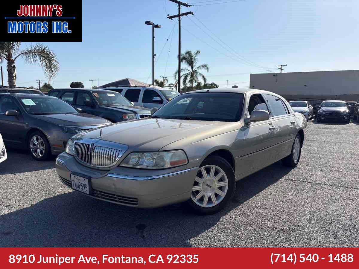 2011 Lincoln Town Car Signature Limited's photo