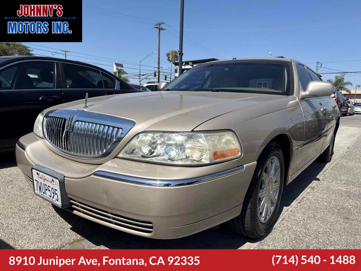 2011 Lincoln Town Car Signature Limited's photo