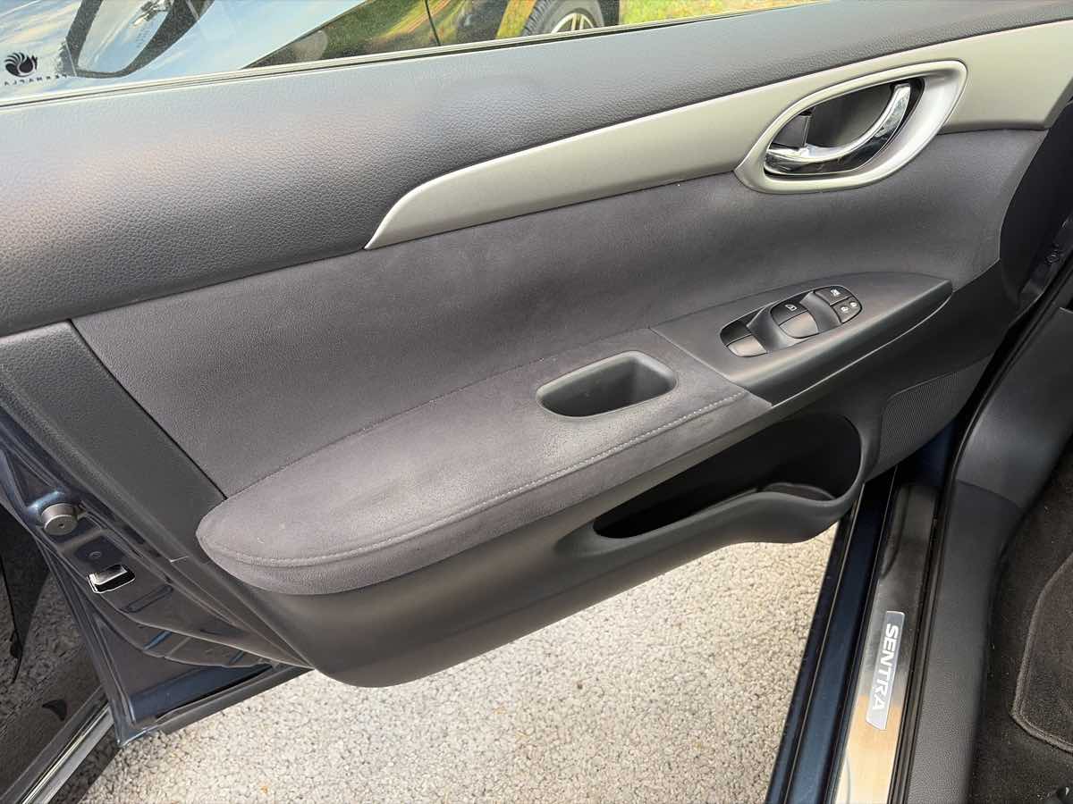Nissan Sentra photo 8