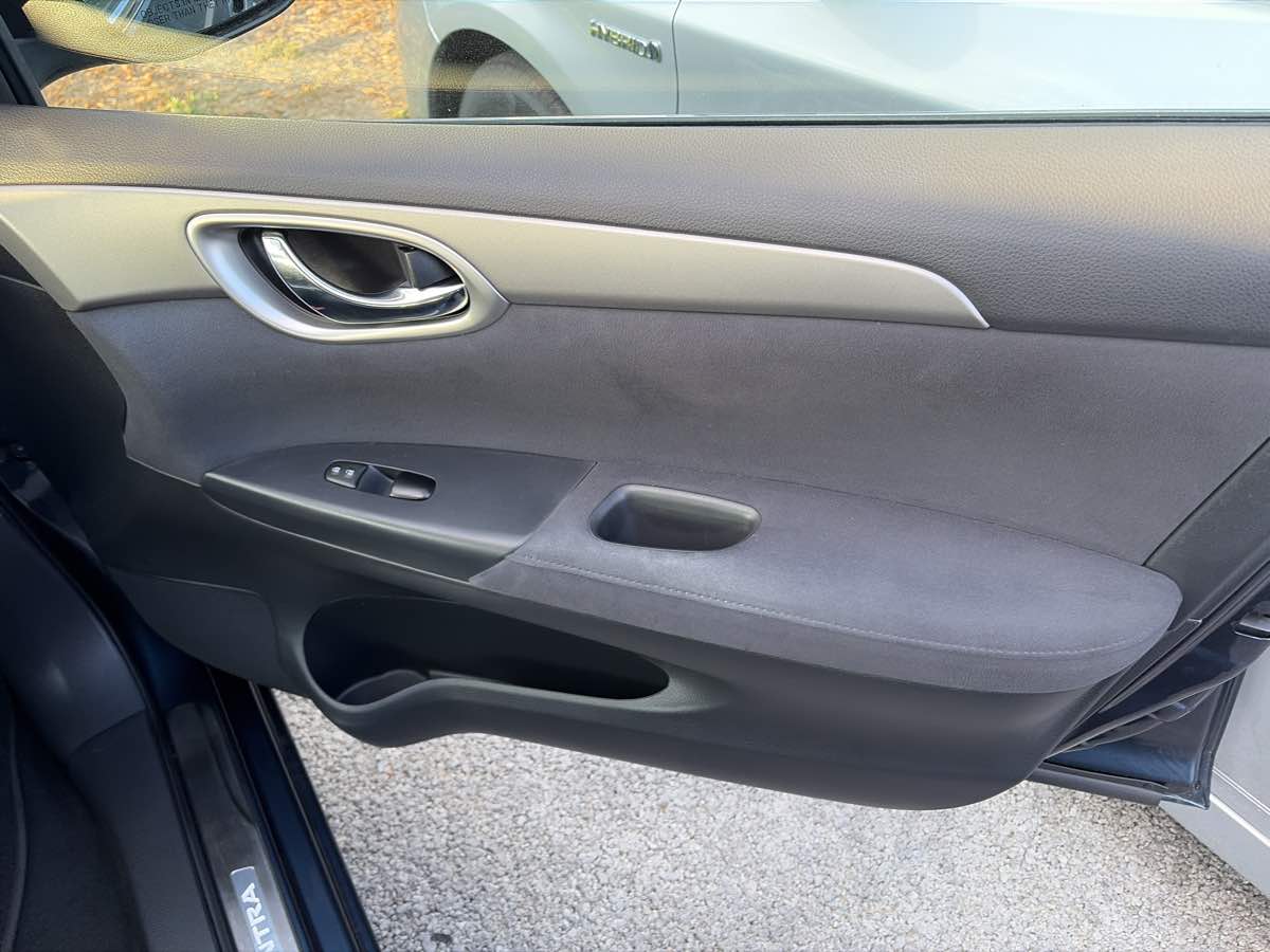 Nissan Sentra photo 28