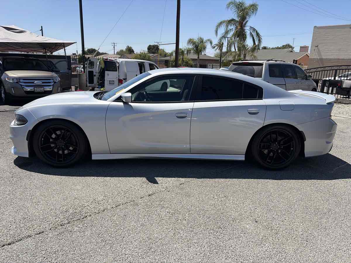 Dodge Charger photo 2