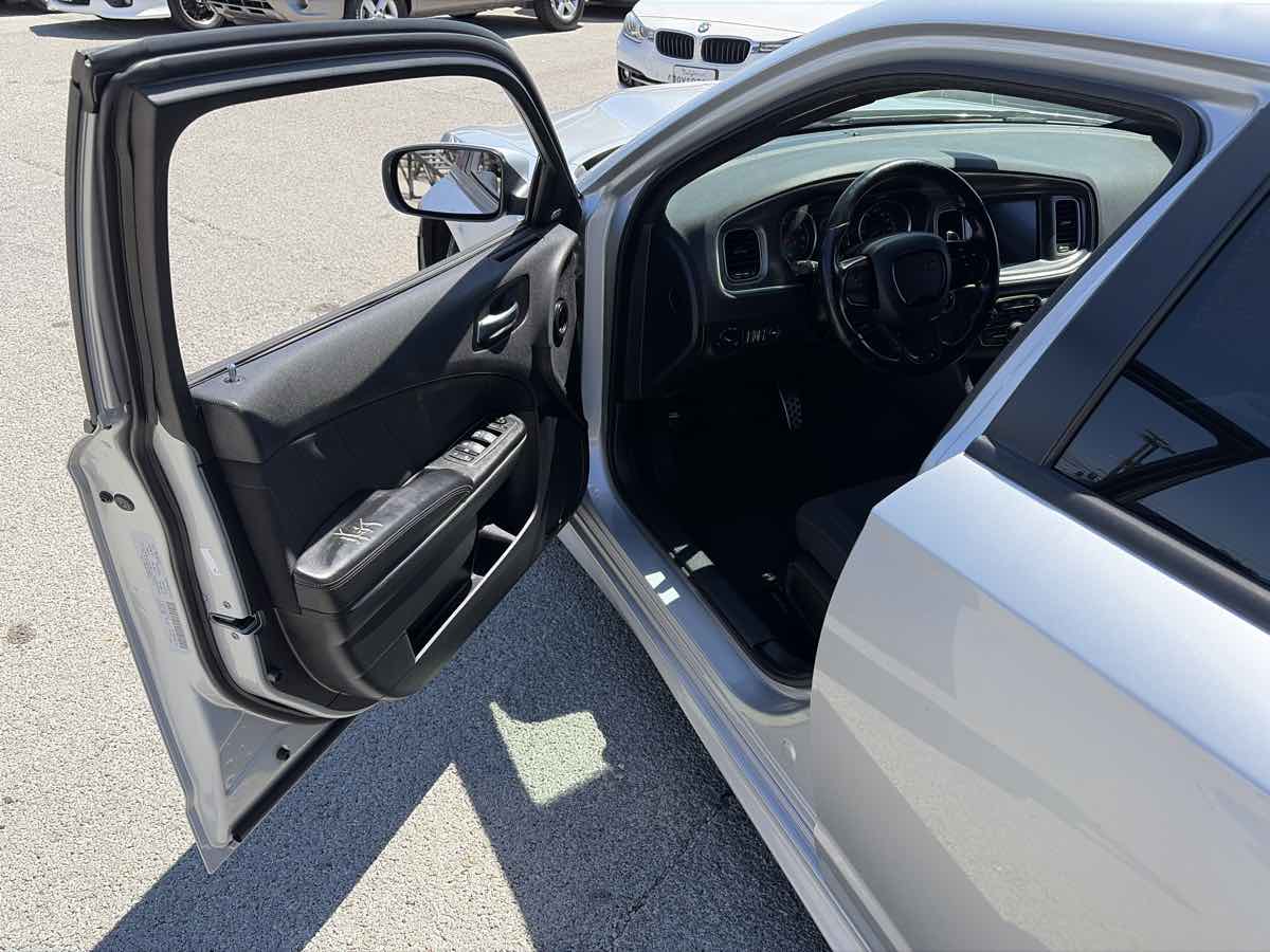 Dodge Charger photo 6