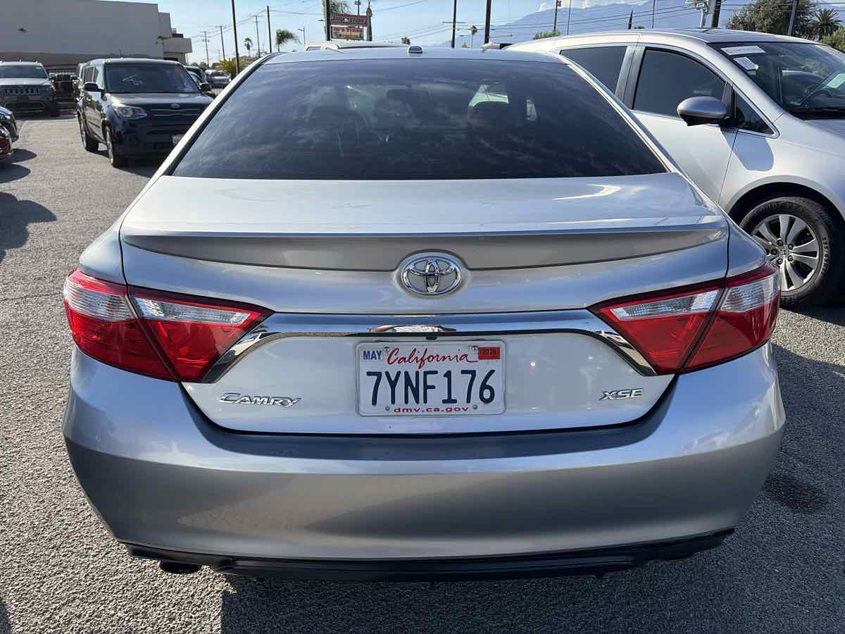 Toyota Camry photo 2