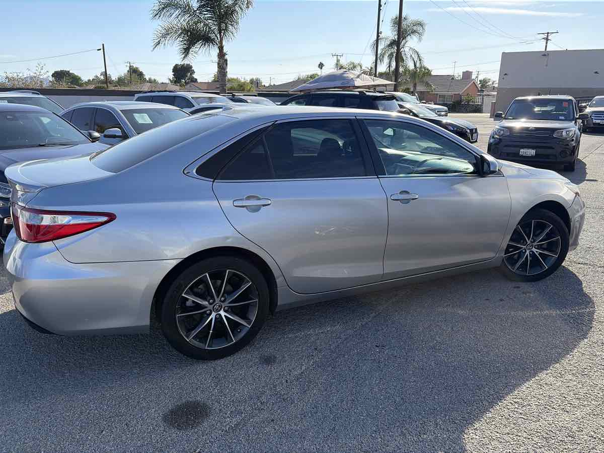 Toyota Camry photo 3