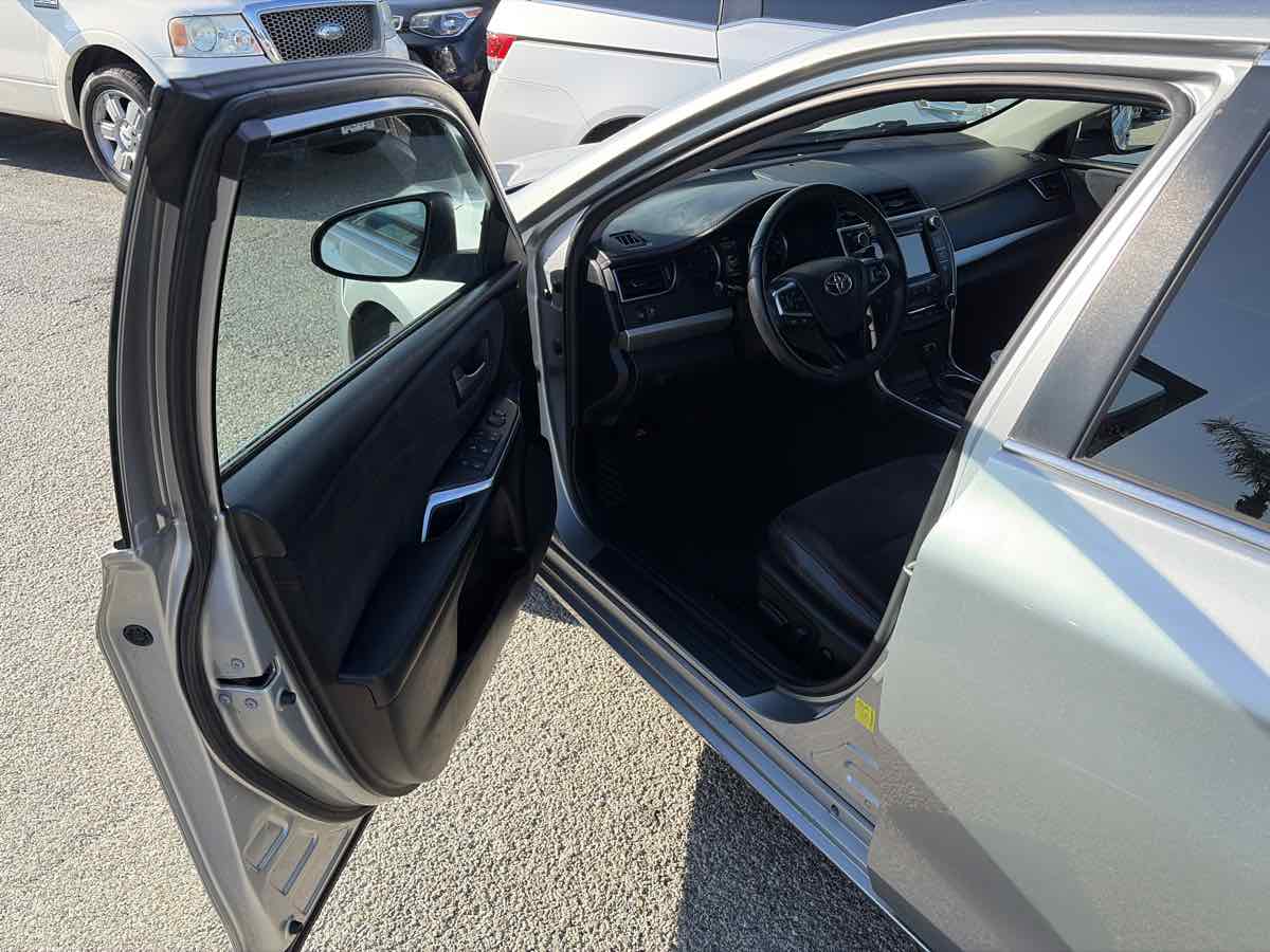 Toyota Camry photo 5