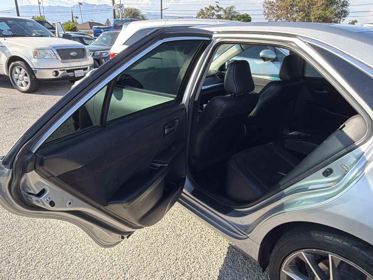 Toyota Camry photo 10