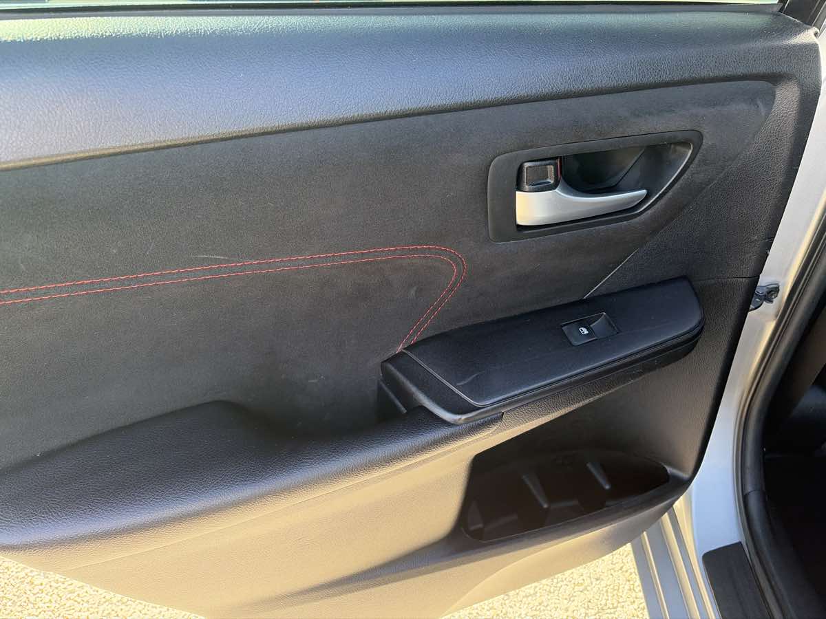 Toyota Camry photo 11