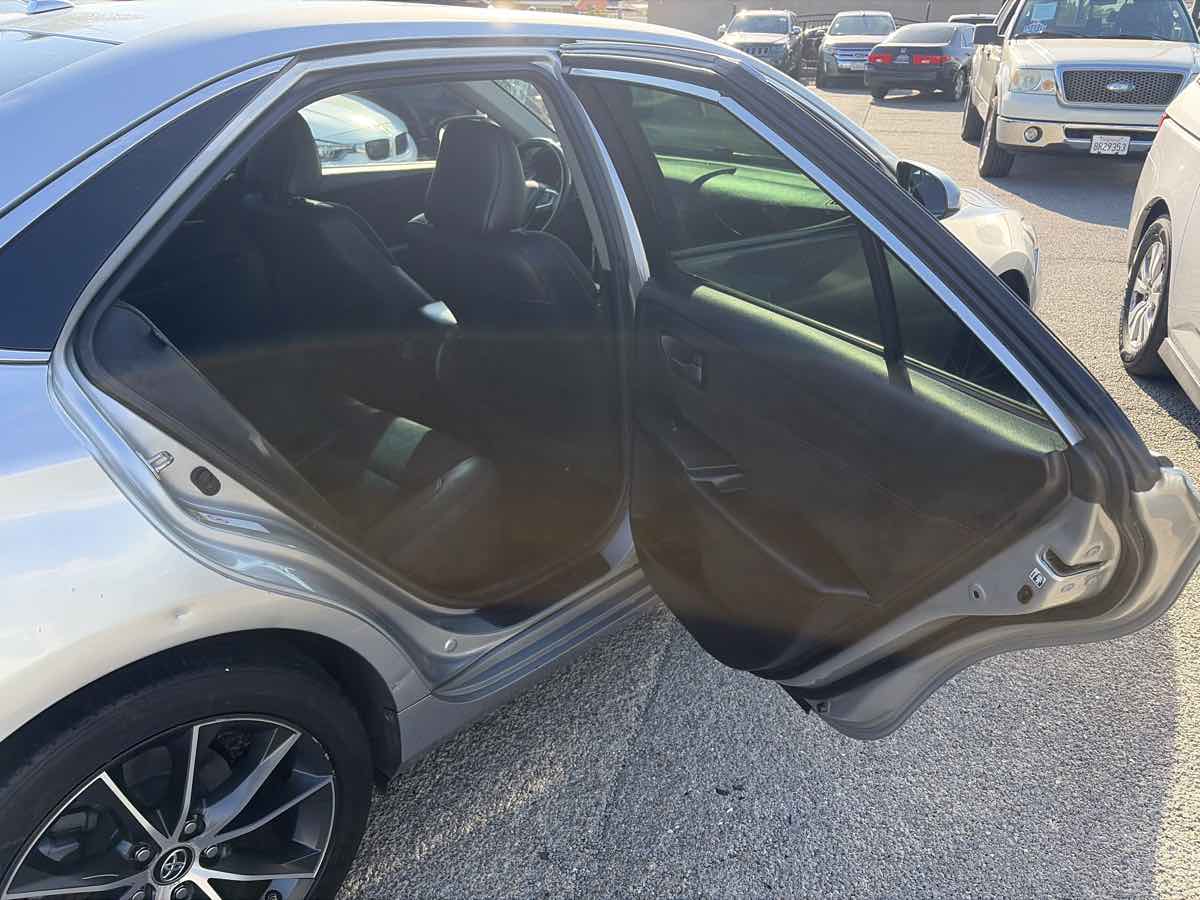 Toyota Camry photo 21