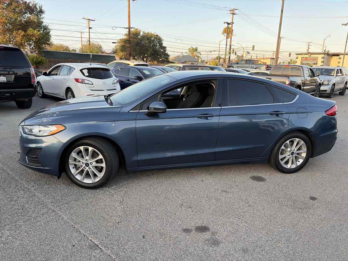 Ford Fusion photo 2