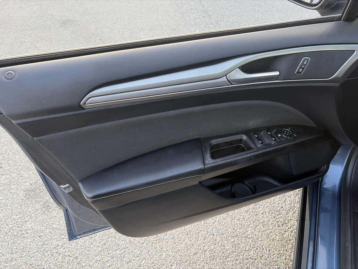 Ford Fusion photo 7