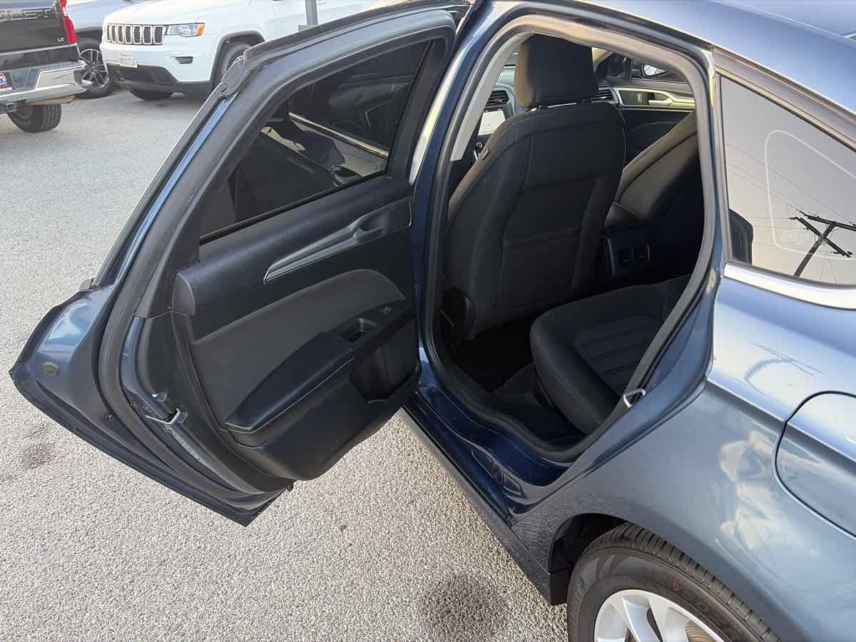Ford Fusion photo 11