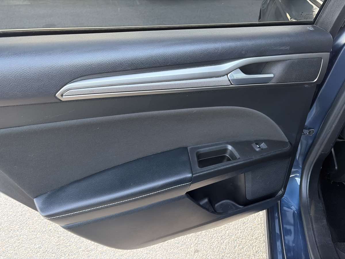 Ford Fusion photo 12