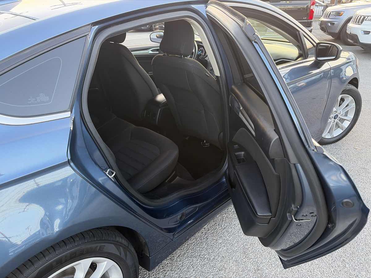 Ford Fusion photo 19