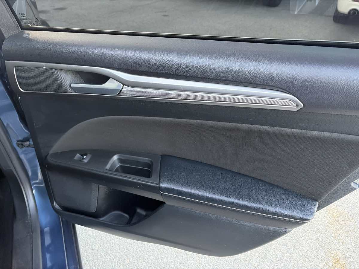 Ford Fusion photo 20