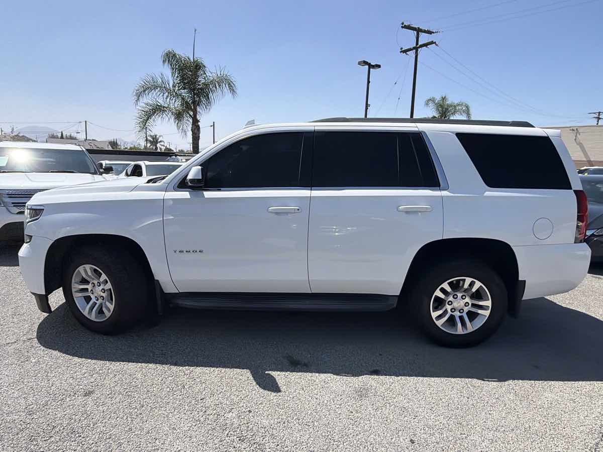 Chevrolet Tahoe photo 2