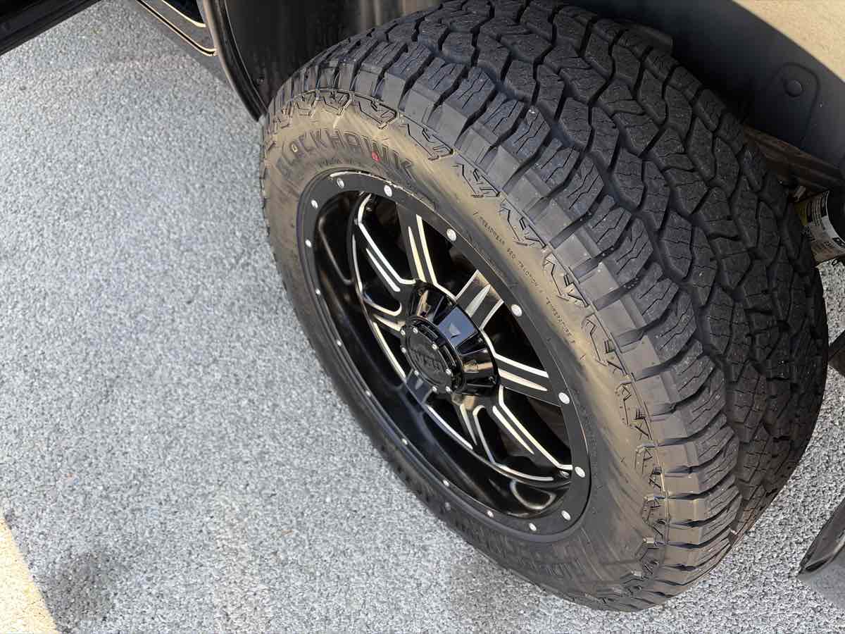 GMC Yukon photo 12