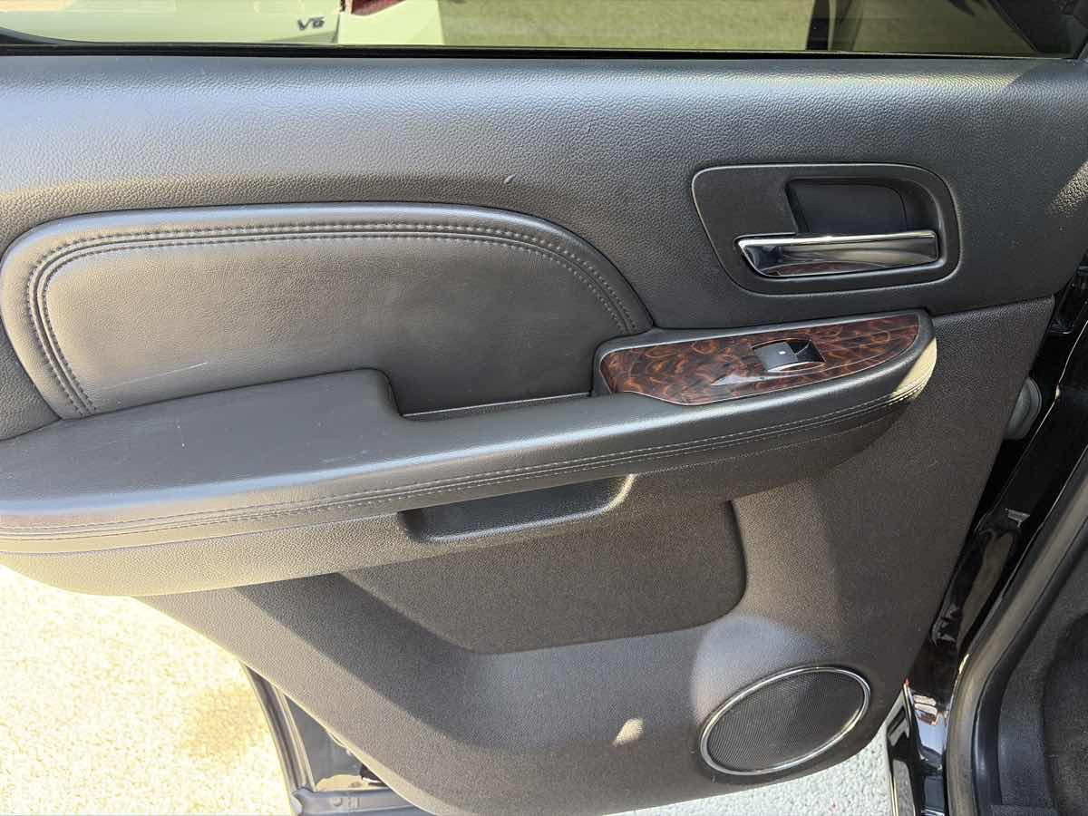 GMC Yukon photo 13