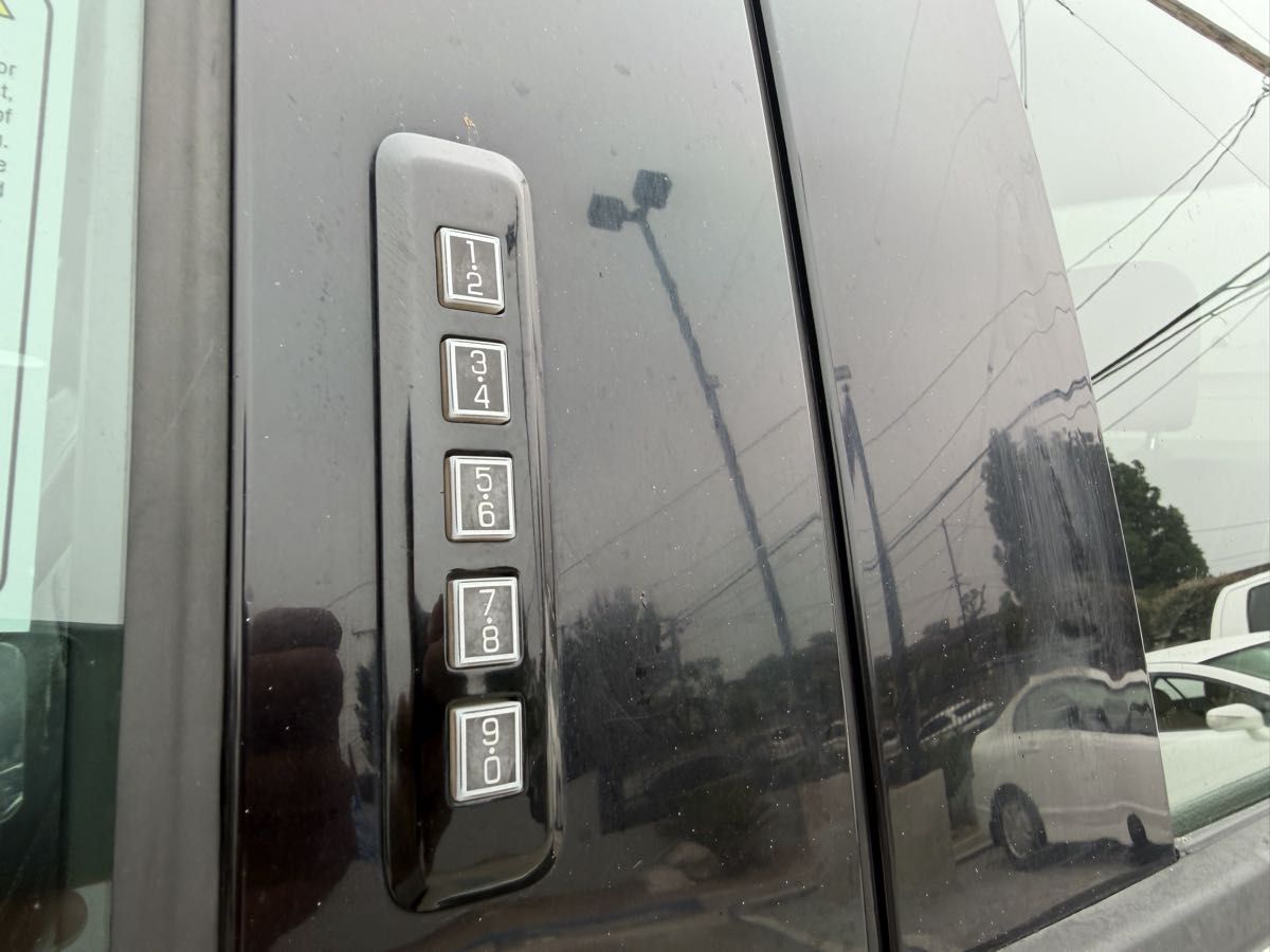 Ford F-150 photo 8