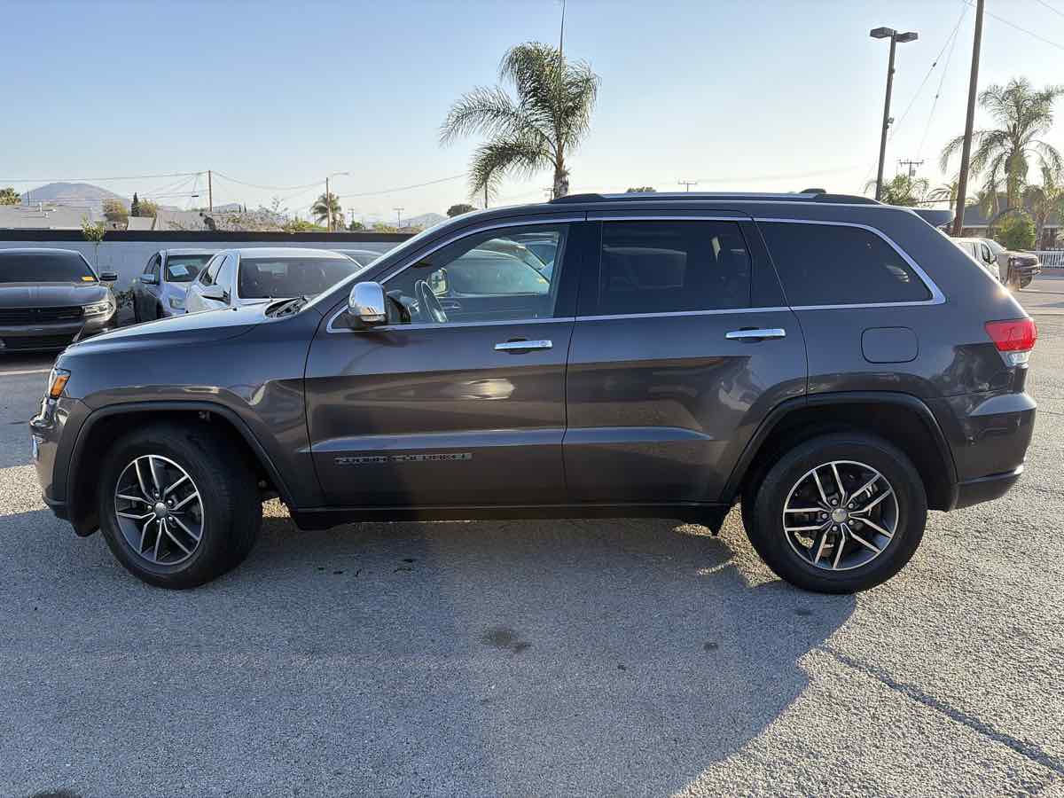 Jeep Grand Cherokee photo 2
