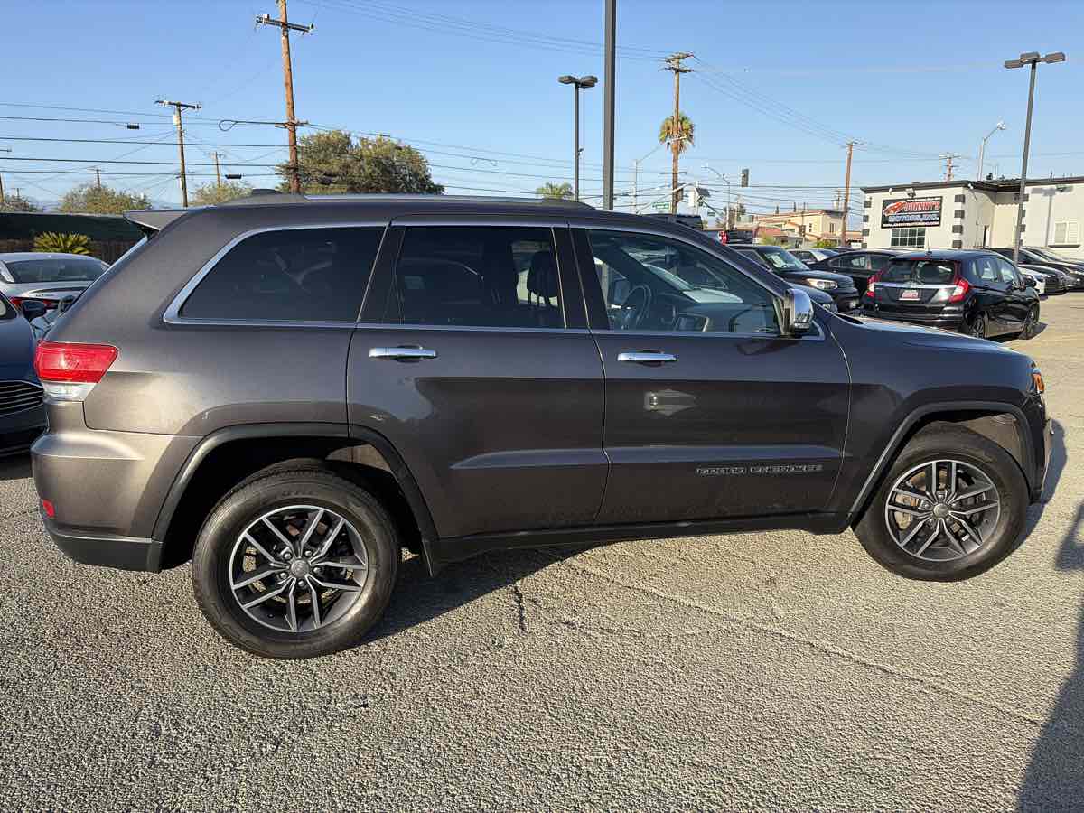 Jeep Grand Cherokee photo 4