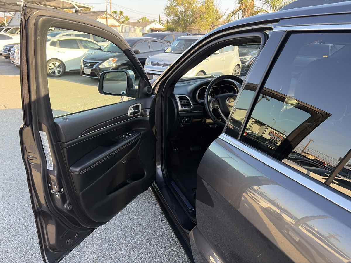 Jeep Grand Cherokee photo 8