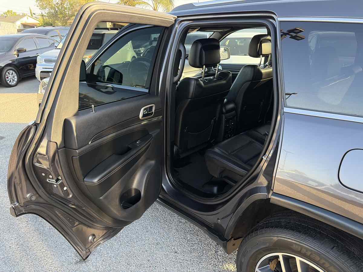 Jeep Grand Cherokee photo 13