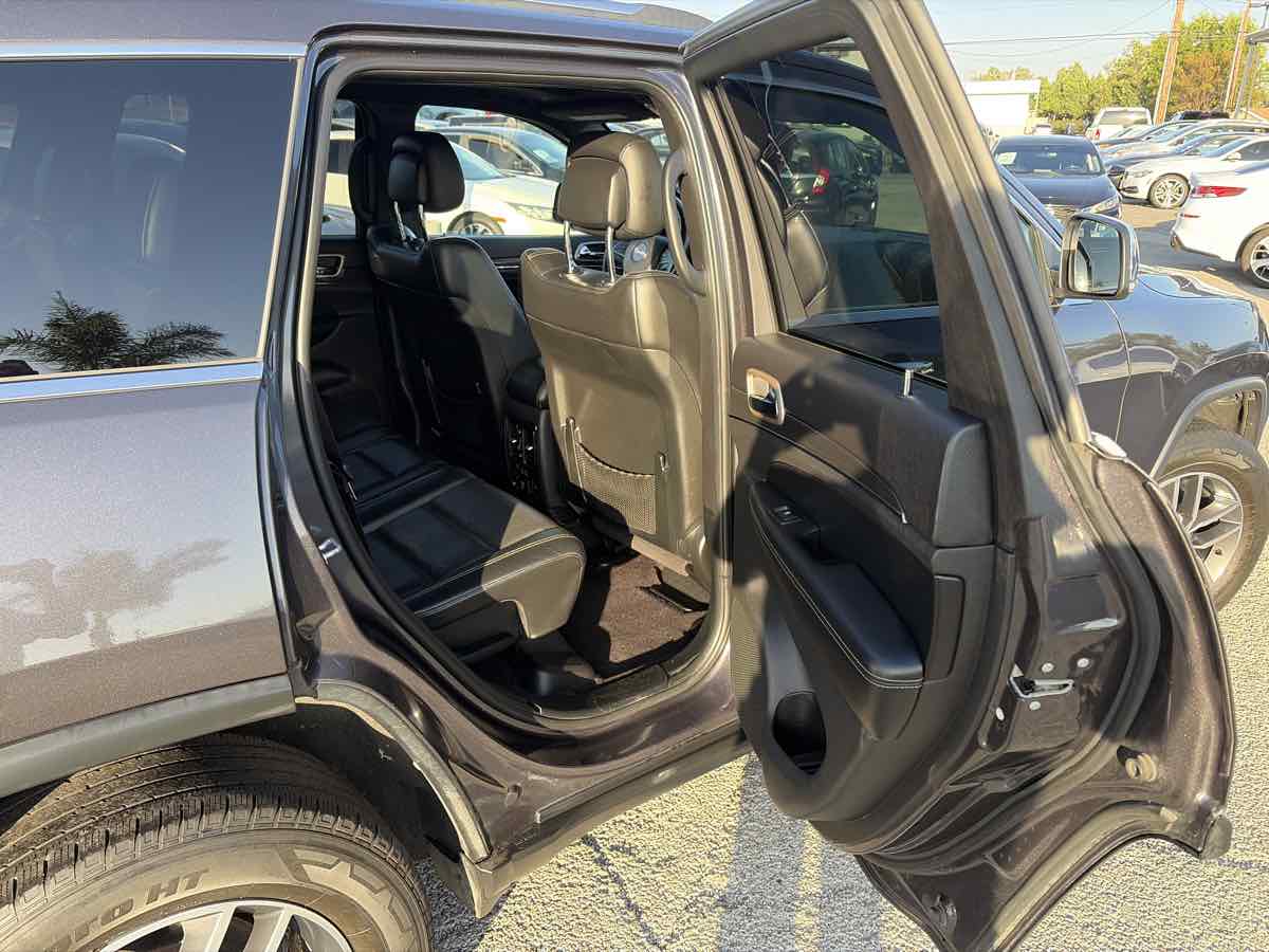 Jeep Grand Cherokee photo 23