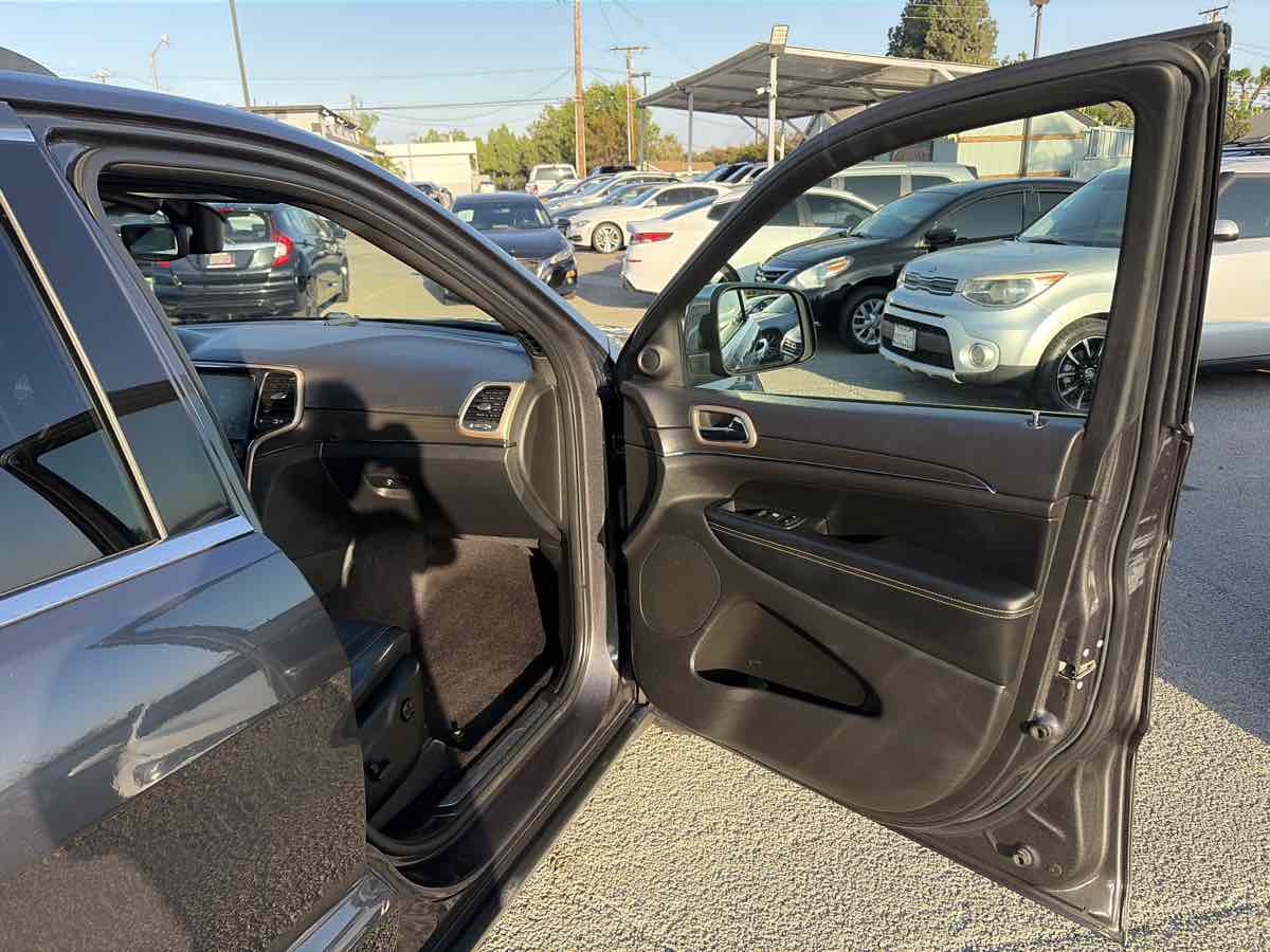Jeep Grand Cherokee photo 28