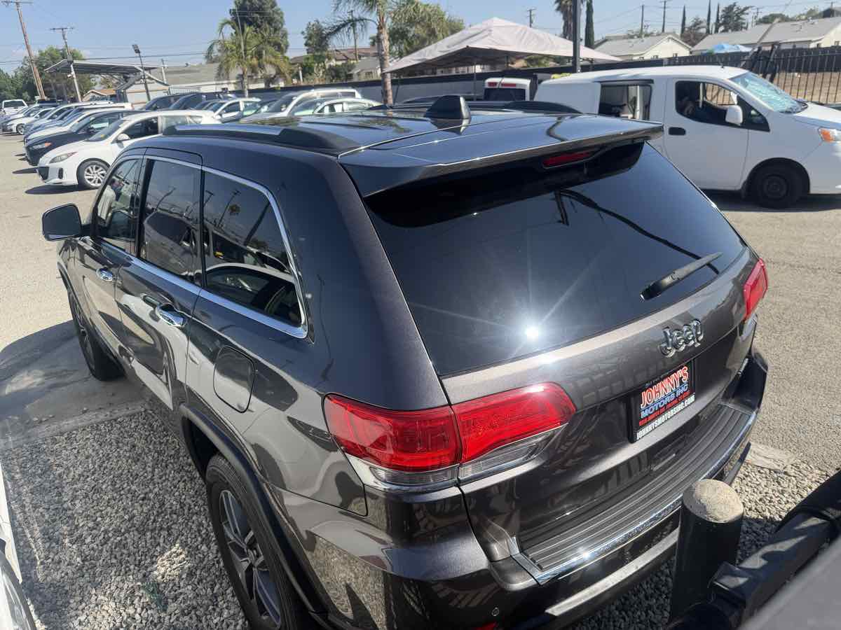 Jeep Grand Cherokee photo 6