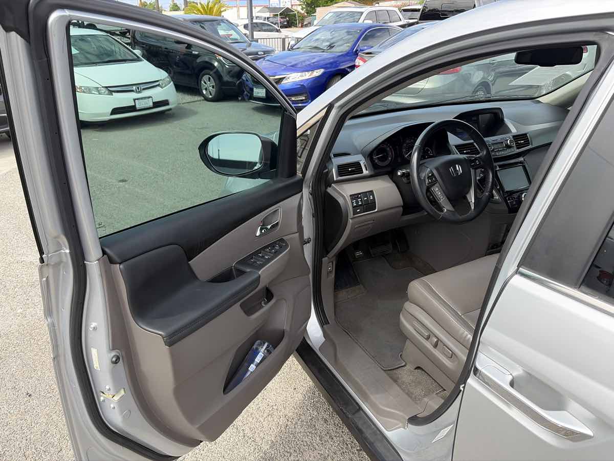 Honda Odyssey photo 6