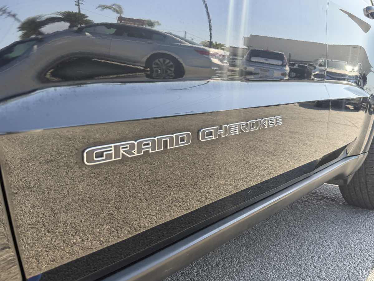 Jeep Grand Cherokee photo 3
