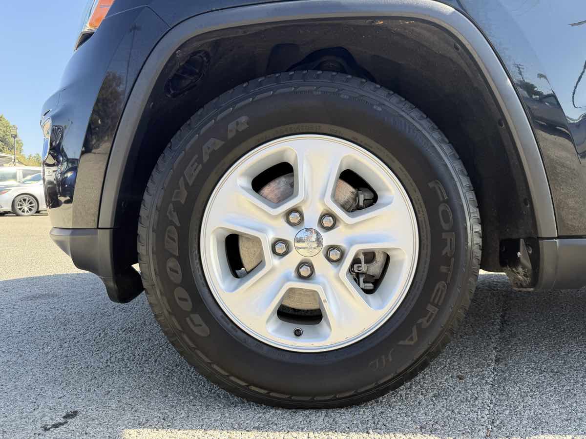 Jeep Grand Cherokee photo 4