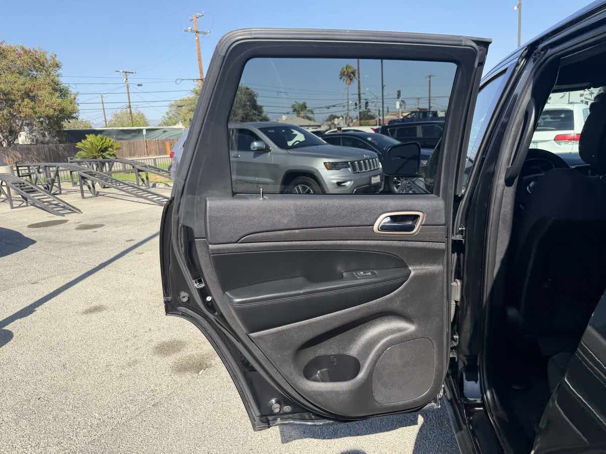 Jeep Grand Cherokee photo 15