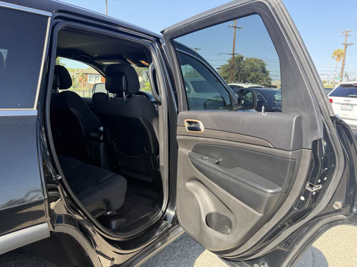 Jeep Grand Cherokee photo 29